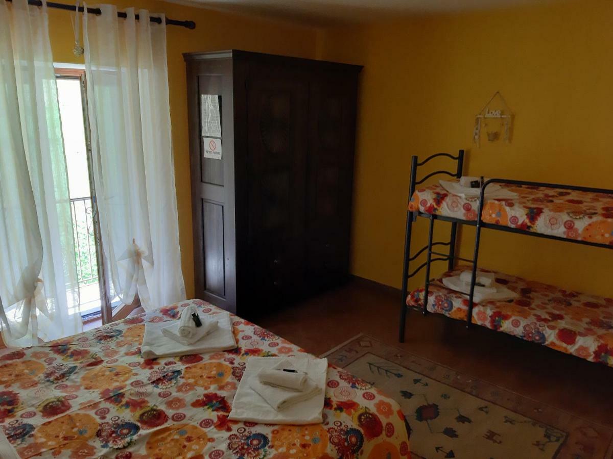 Ca' Virasolelh Hotel Macra Quarto foto