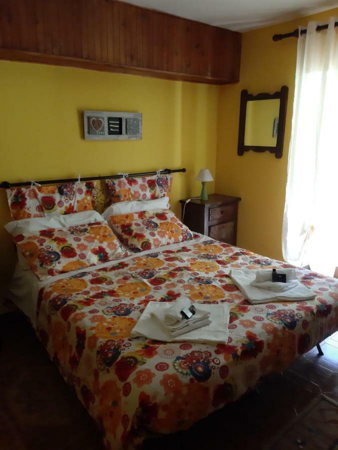 Ca' Virasolelh Hotel Macra Quarto foto